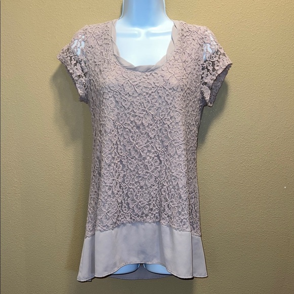 Maurices Tops - Maurices Women’s Mauve Pink Lace Overlay Short Cap Sleeve Pullover Top SZ M